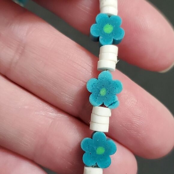 Blue, green and white flower necklace - Picture 10 of 11